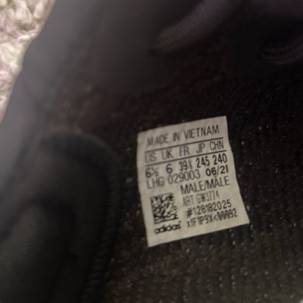 Adidas Yeezy - Picture 5 of 5